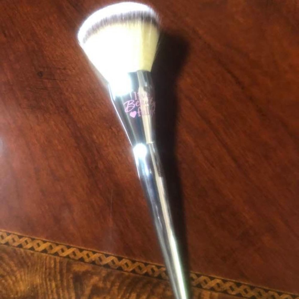 IT Powder Brush (NEW)